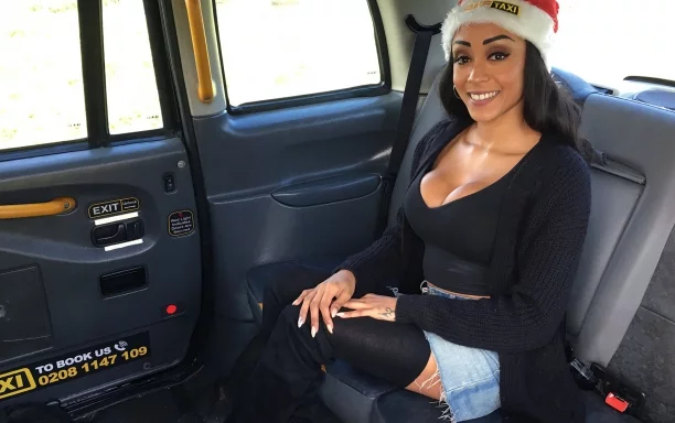 Big tits petite ebony babe squirts
