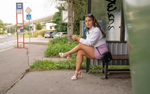 Latina Tries Czech Sausage