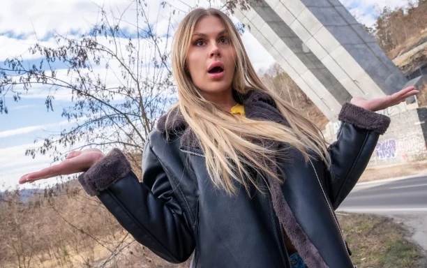  The Hitchhiking Bouncing Boobs