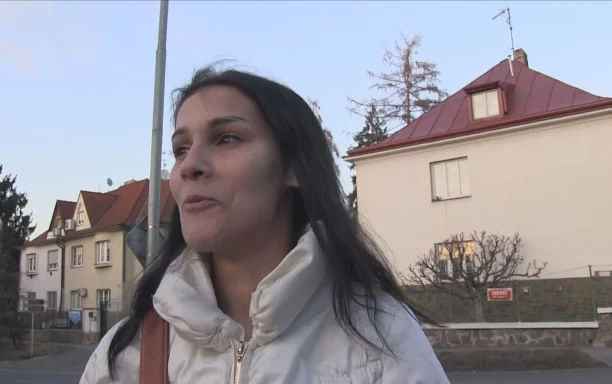 Pretty Dark Haired Girl Surprises Stranger With Huge Tits