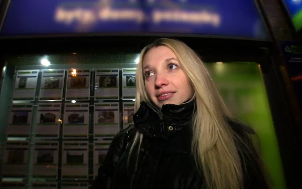 Stranger Convinces Hot Blonde He's Never Fucked A Woman